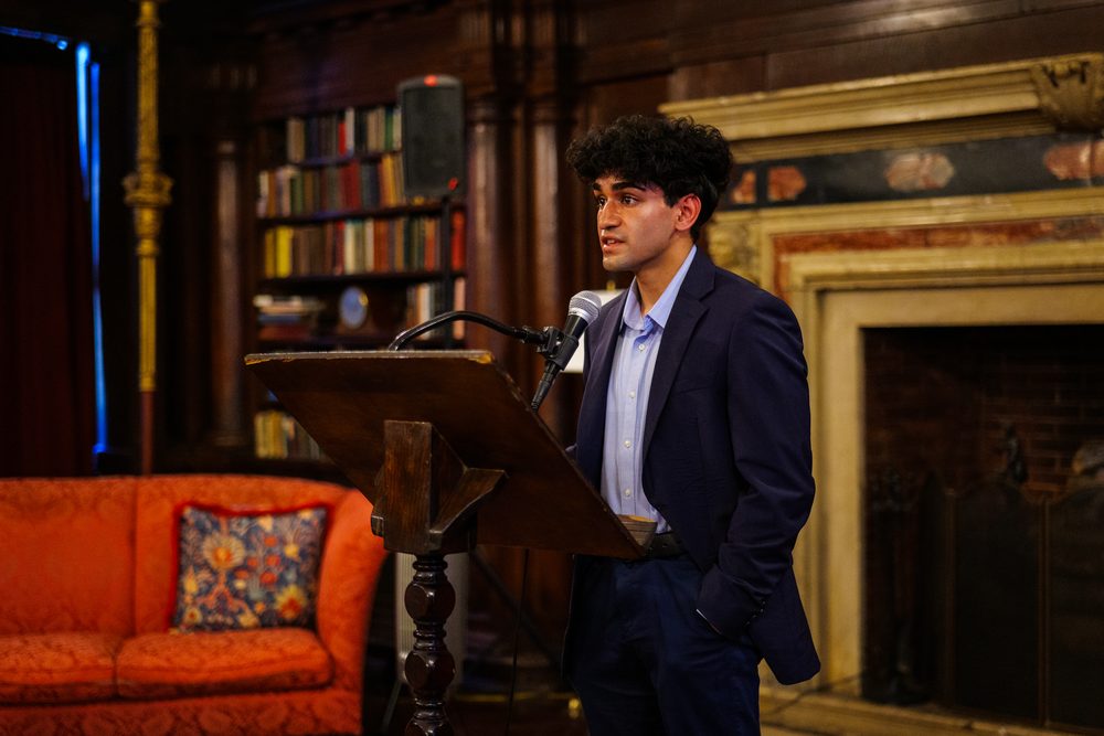 A lead author presents Horizon Scan 001 from the lectern